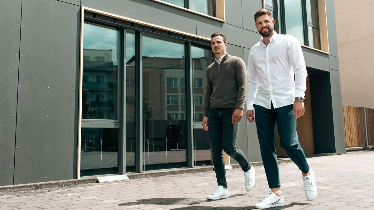 Kundenerfahrungen, die in Erinnerung bleiben: Max Grinda und Felix Hahnewald beenden den Fachkräftemangel für Pflegeunternehmen - Foto: presseportal.de