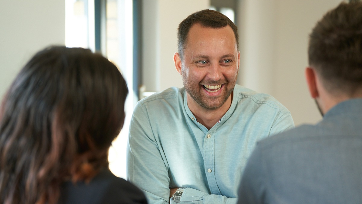 Bewährte Strategien für maximale Wirkung: Maximilian Karpf verrät, wie Unternehmen im B2B-Marketing auch mit geringem Budget erfolgreich werden - Foto: presseportal.de