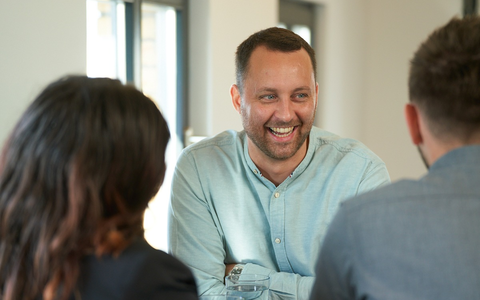 Bewährte Strategien für maximale Wirkung: Maximilian Karpf verrät, wie Unternehmen im B2B-Marketing auch mit geringem Budget erfolgreich werden - Foto: presseportal.de
