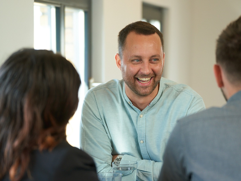 Bewährte Strategien für maximale Wirkung: Maximilian Karpf verrät, wie Unternehmen im B2B-Marketing auch mit geringem Budget erfolgreich werden - Foto: presseportal.de
