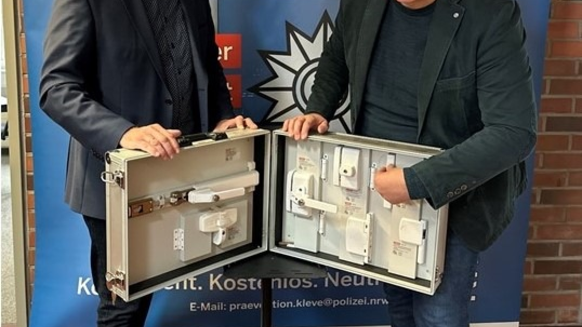 POL-KLE: Geldern - Einbruchschutz und Schutz vor Taschendieben / Kripo berät in Walbeck auf dem Wochenmarkt - Foto: presseportal.de