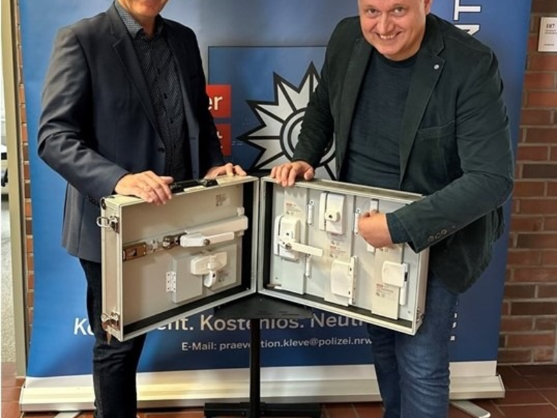 POL-KLE: Geldern - Einbruchschutz und Schutz vor Taschendieben / Kripo berät in Walbeck auf dem Wochenmarkt - Foto: presseportal.de