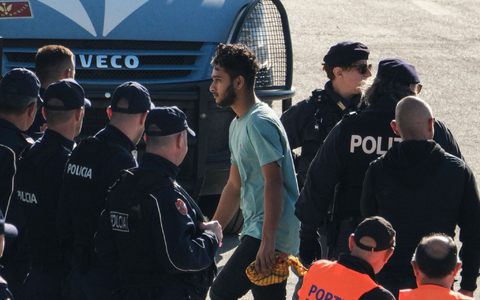 In Albanien durchlaufen die Migranten in speziellen Lagern ein Asylverfahren nach italienischem Recht. - Foto: Vlasov Sulaj/AP