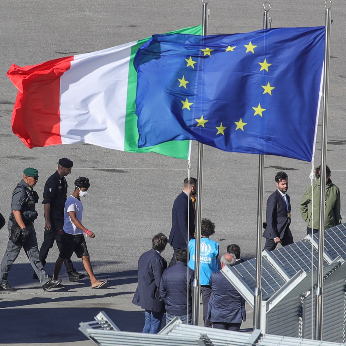 In Albanien durchlaufen die Migranten in speziellen Lagern ein Asylverfahren nach italienischem Recht. - Foto: Armando Babani/ZUMA Press Wire/dpa