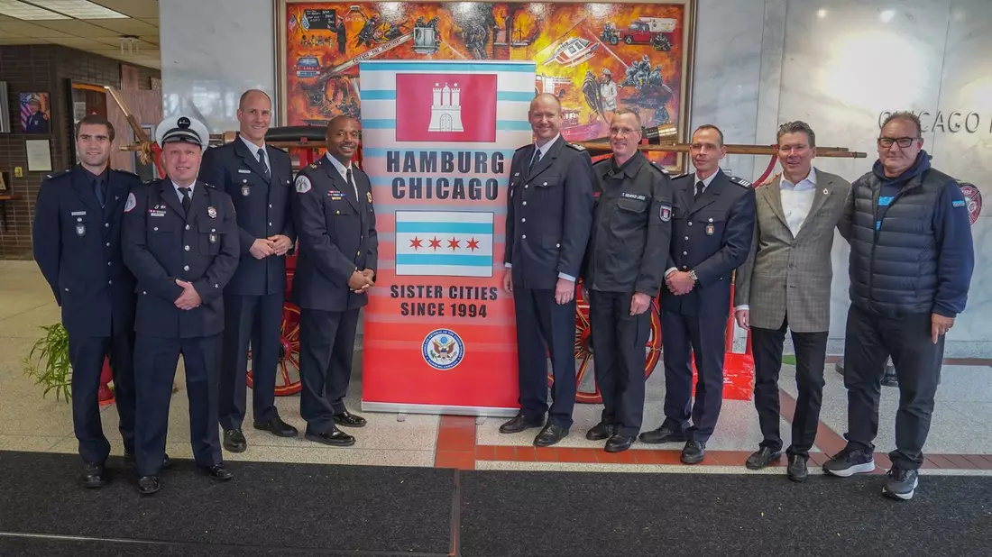 FW-HH: Hamburg - Chicago: Feuerwehren bekräftigen Zusammenarbeit durch Letter of Intent - Bild: presseportal.de