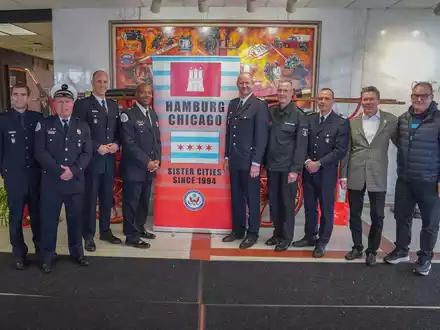 FW-HH: Hamburg - Chicago: Feuerwehren bekräftigen Zusammenarbeit durch Letter of Intent - Foto: presseportal.de