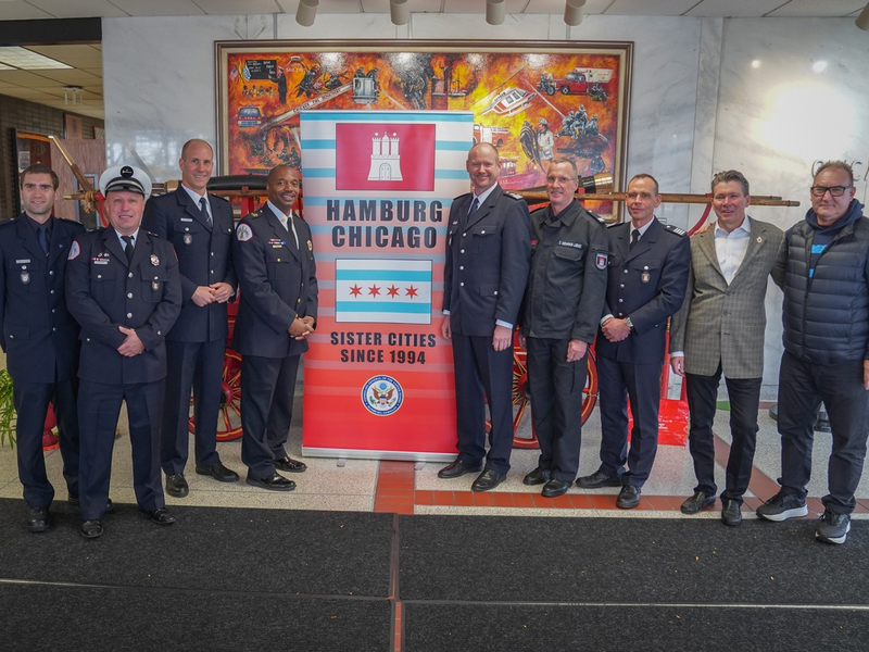FW-HH: Hamburg - Chicago: Feuerwehren bekräftigen Zusammenarbeit durch Letter of Intent - Foto: presseportal.de
