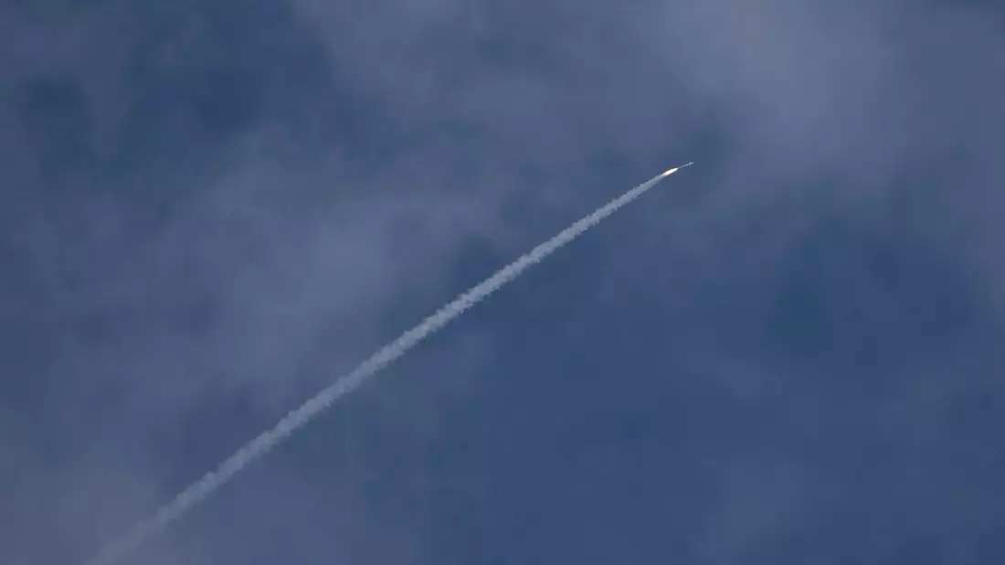 Die Schiitenmiliz Hisbollah feuerte rund 30 Raketen auf die nordisraelische Stadt Karmiel und Umgebung ab. (Archivbild) - Bild: Leo Correa/AP/dpa