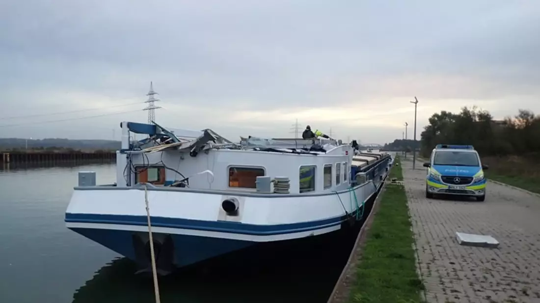 POL-DU: Duisburg/Datteln: Schiff rammt Hängegerüst - Bild: presseportal.de