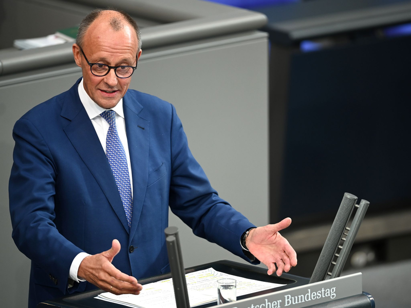 Der SPD-Politiker Sebastian Roloff bei einer Rede im Deutschen Bundestag. - Foto: Rabea Gruber/dpa