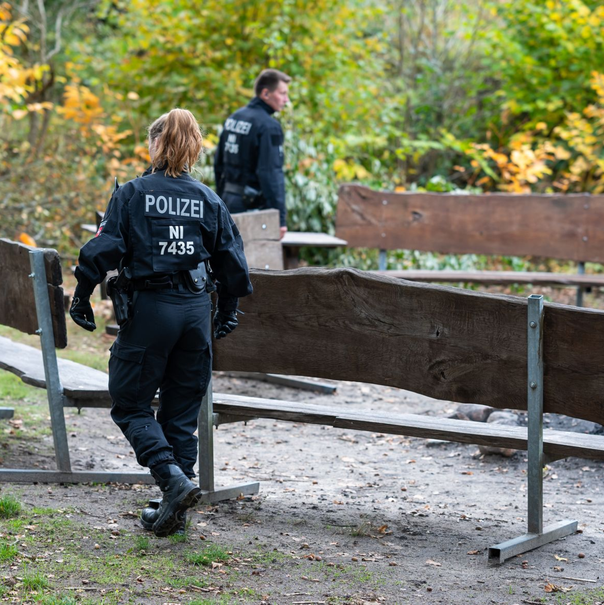Ein 19-Jähriger ist nach einer Party auf einem Campingplatz an der Ilmenau verschwunden. Die Polizei sucht nach dem Studenten.  - Foto: Philipp Schulze/dpa