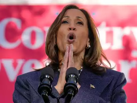 Harris und Moderator Baier fielen sich immer wieder in Wort.  - Foto: Jacquelyn Martin/AP/dpa