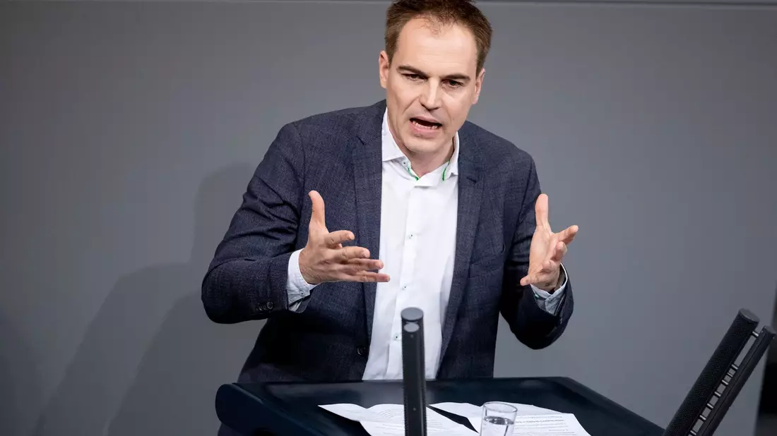Gerhard Schick, Geschäftsführer beim Verein Finanzwende, fordert eine schnellere Aufklärung von Steuerbetrug mit Cum-Ex- und Cum-Cum-Aktiendeals. (Archivbild) - Bild: Christoph Soeder/dpa