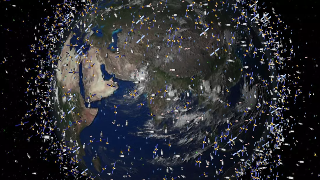 In Wirklichkeit sind die Satelliten viel kleiner als auf dem computergenerierten Bild - aber es sind wirklich Tausende. - Bild: ESA/dpa