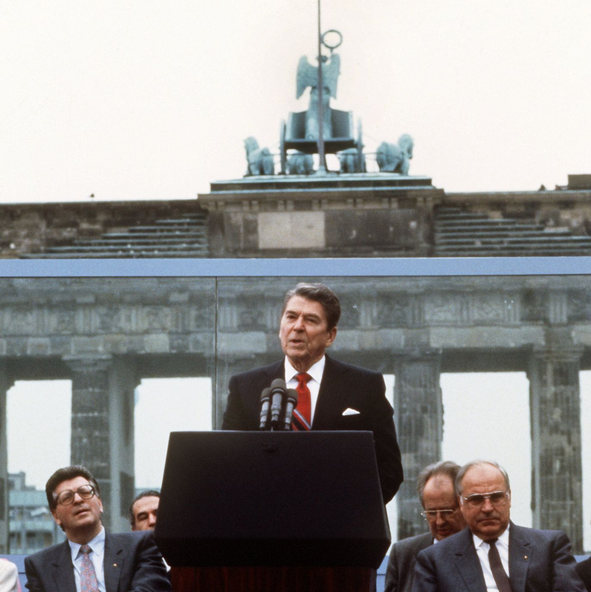 Reagan schreibt mit seiner Aufforderung «Herr Gorbatschow, reißen Sie diese Mauer nieder!» Geschichte. (Archivbild) - Foto: picture alliance / Dieter Klar/dpa