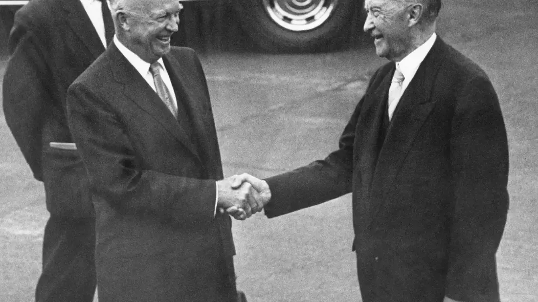 Mit seinem Besuch bei Adenauer will Eisenhower die West-Allianz stärken. (Archivbild) - Bild: -/dpa