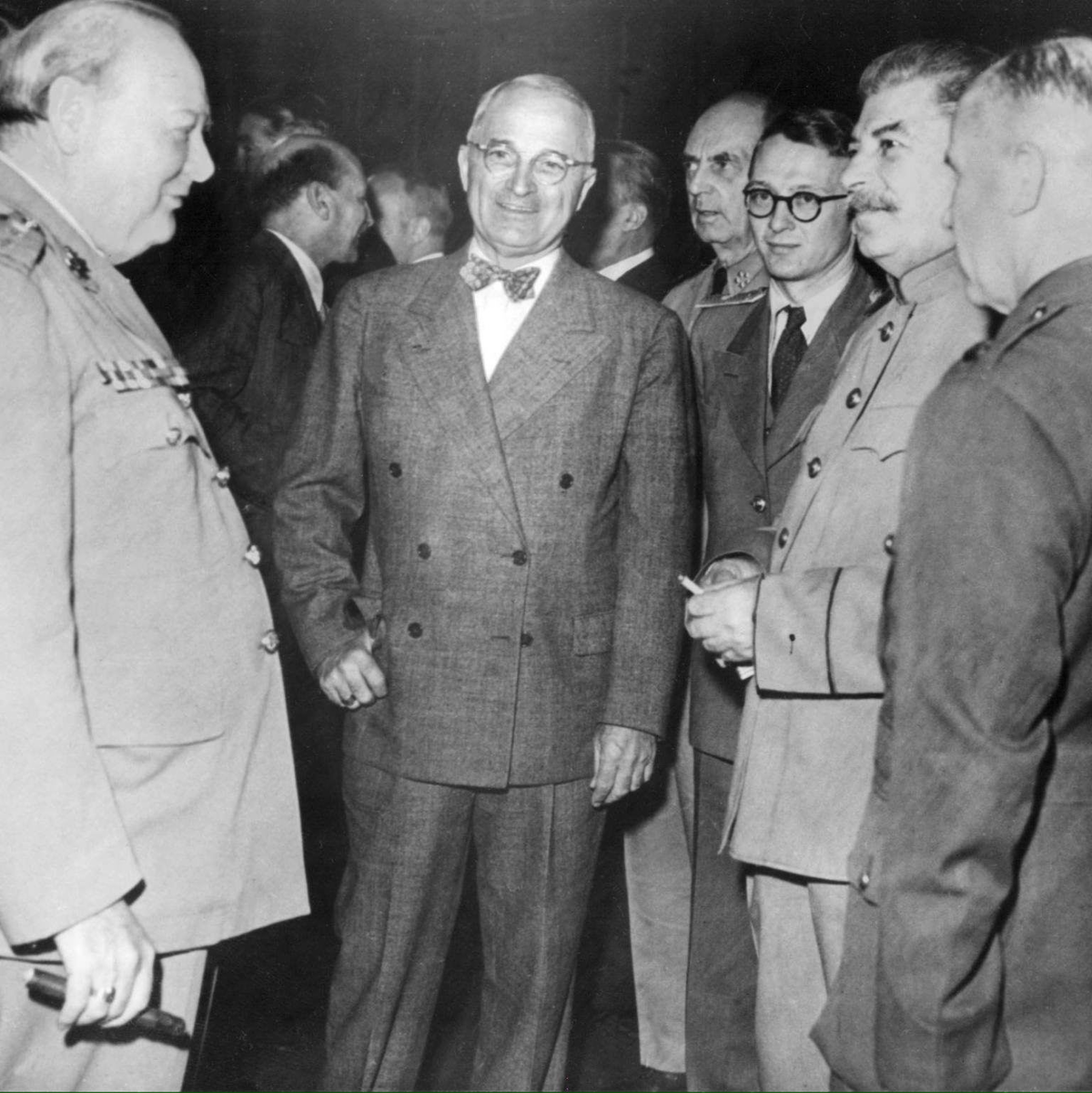 Truman (M.) verhandelt auf der Potsdamer Konferenz die europäische Nachkriegsordnung mit. (Archivbild) - Foto: -/EPA FILE/dpa