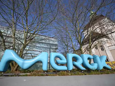 Der Pharmakonzern Merck stemmt eine Milliarden-Übernahme (Archivbild). - Foto: Arne Dedert/dpa