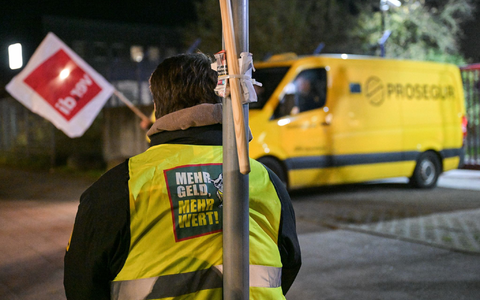 Die Warnstreiks sollen bis Freitag dauern und am Wochenende wird in der Regel nicht gearbeitet- - Foto: Hannes P. Albert/dpa