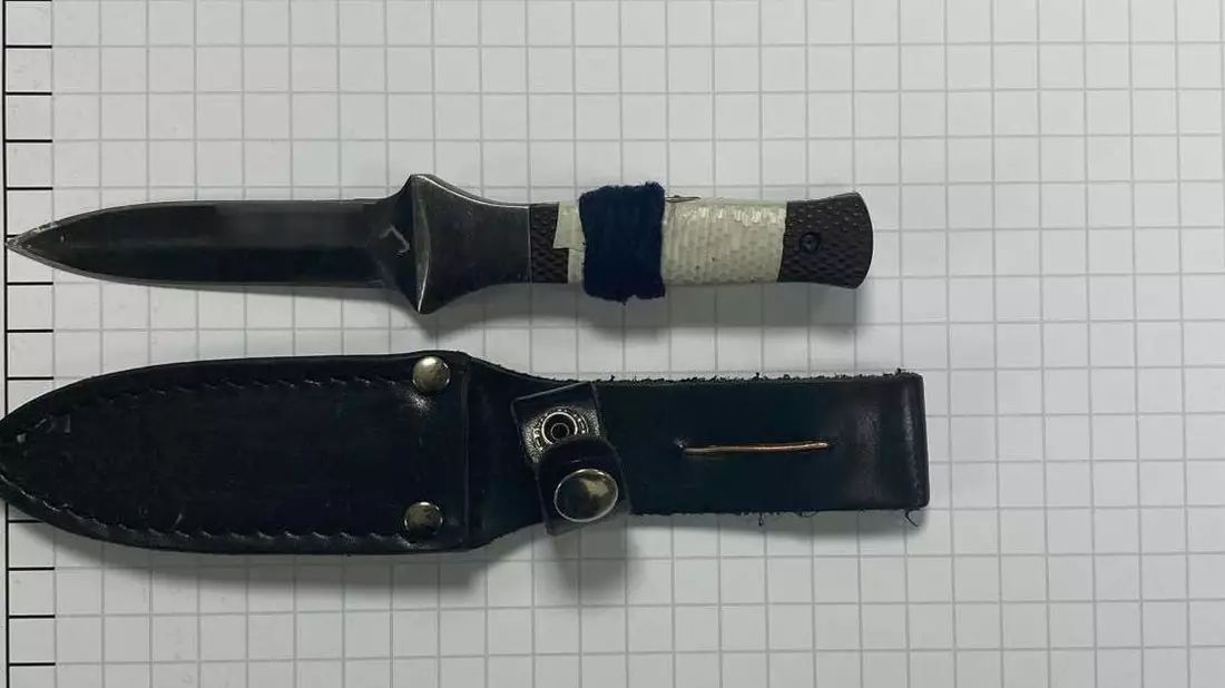BPOL NRW: Bundespolizei stellt augenscheinlich Hilflosen mit Dolch - Bild: presseportal.de