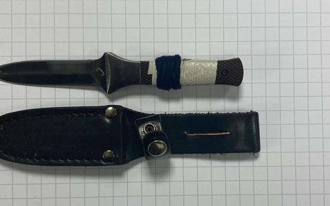 BPOL NRW: Bundespolizei stellt augenscheinlich Hilflosen mit Dolch - Foto: presseportal.de