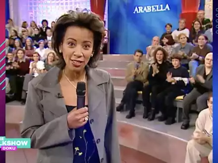 Arabella Kiesbauer Die Talkshow-Doku Schamlos, schräg und durchgenknallt! - Foto: Joyn, presseportal.de