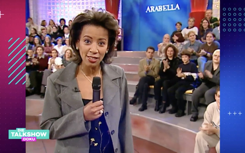 Arabella Kiesbauer Die Talkshow-Doku Schamlos, schräg und durchgenknallt! - Foto: Joyn, presseportal.de Arabella Kiesbauer Die Talkshow-Doku Schamlos, schräg und durchgenknallt! - Foto: Joyn, presseportal.de