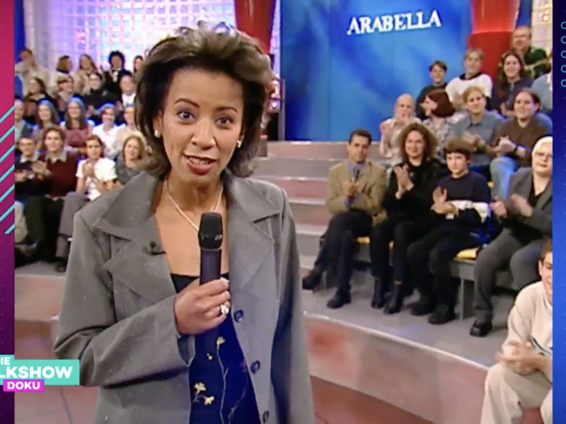 Arabella Kiesbauer Die Talkshow-Doku Schamlos, schräg und durchgenknallt! - Foto: Joyn, presseportal.de