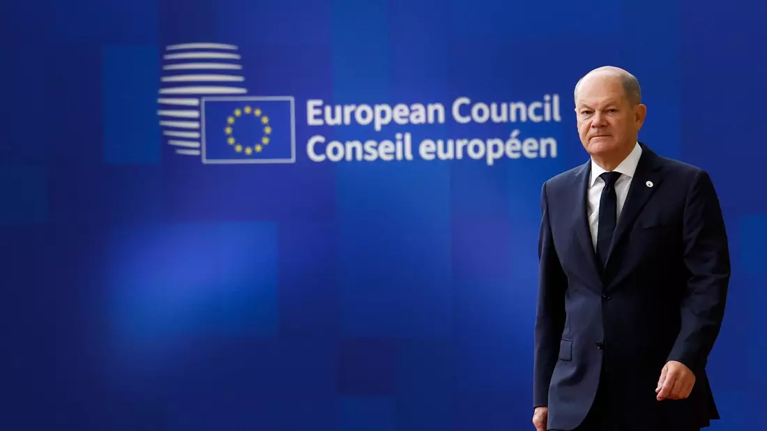 In der EU weitgehend isoliert: Der ungarische Regierungschef Viktor Orban. - Bild: Geert Vanden Wijngaert/AP/dpa