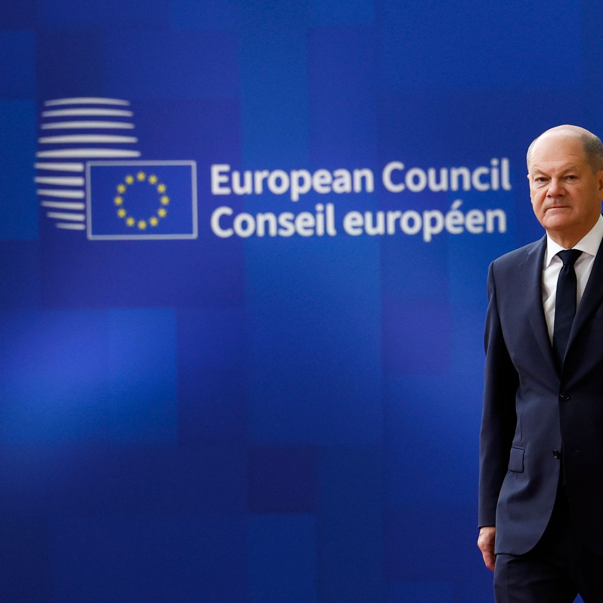 Bundeskanzler Scholz (SPD) fordert eine beschleunigte Umsetzung der Reform. - Foto: Geert Vanden Wijngaert/AP/dpa