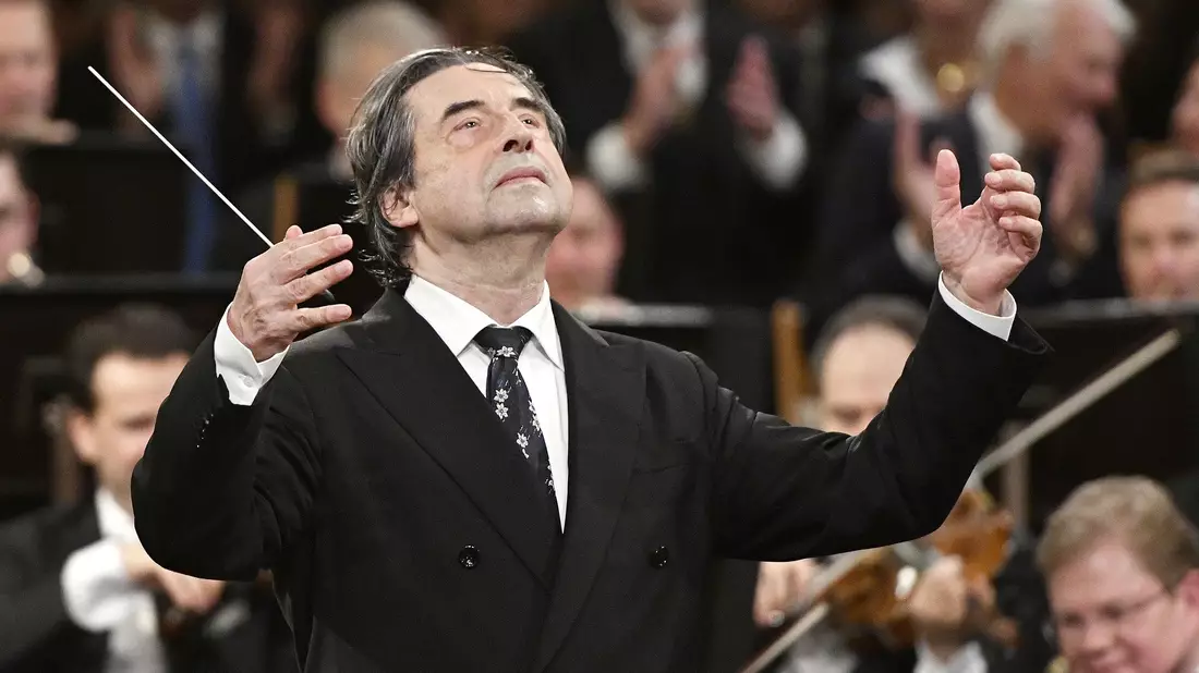 Riccardo Muti dirigiert das Wiener Neujahrskonzert 2025. (Foto: Archiv) - Bild: Hans Punz/APA/dpa