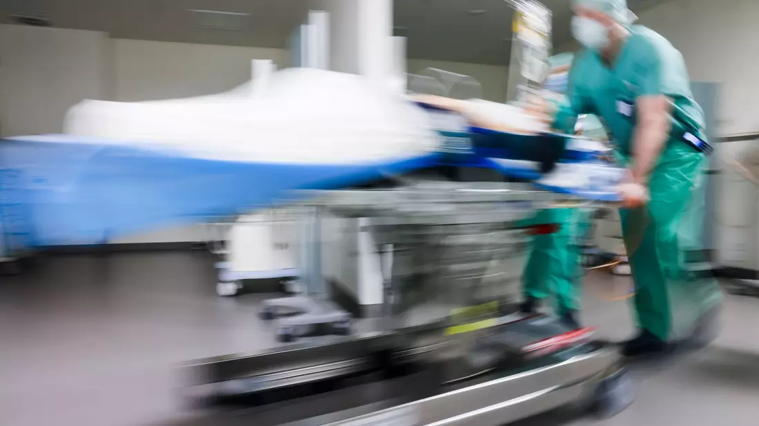 Die Reform soll den «Hamsterrad-Effekt» in den Kliniken bekämpfen. (Archivbild) - Bild: Frank Molter/dpa