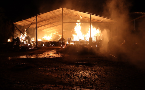 FW Gangelt: Brand einer Strohhalle in Breberen - Foto: presseportal.de