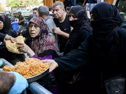 Viele der Vertriebenen im Libanon sind auf humanitäre Hilfe angewiesen. - Foto: Marwan Naamani/dpa