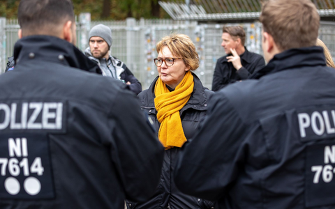 Niedersachsens Innenministerin Behrens hatte in den vergangenen Monaten auf einen Ausschluss aller Gästefans beim Derby Braunschweig gegen Hannover gedrängt. (Archivbild) - Foto: Moritz Frankenberg/dpa