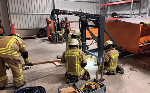 FW-OLL: Ü50 Gruppe der Feuerwehr Wildeshausen übt Heben von Lasten - Technische und handwerkliche Methoden erfolgreich erprobt - Foto: presseportal.de