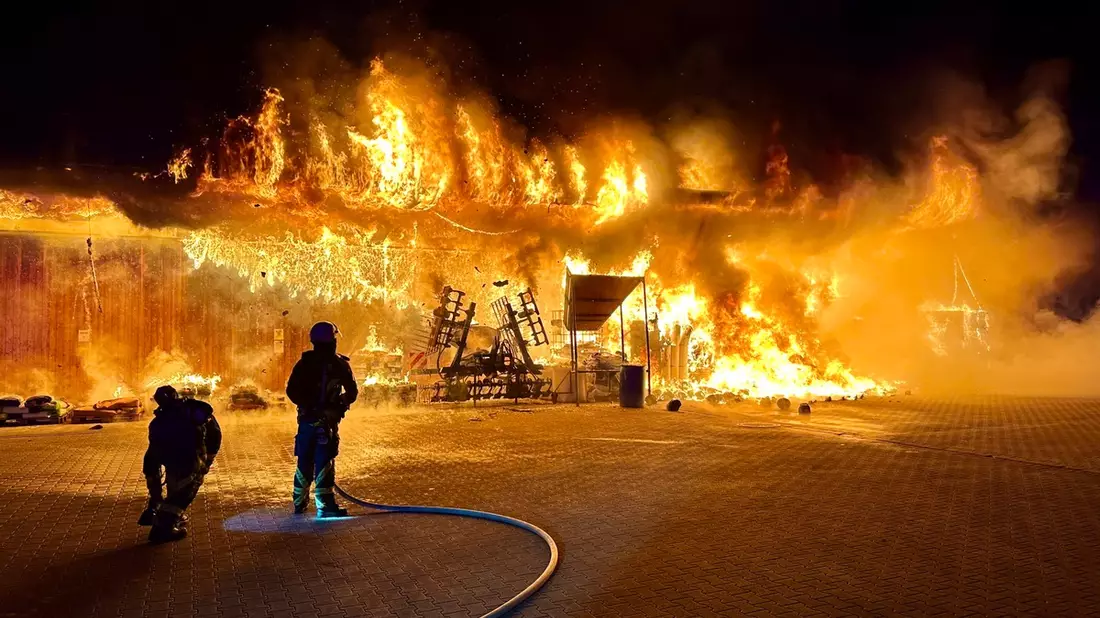 FW Flotwedel: Feuerwehr Offensen unterstützt Rettungsdienst bei Patientenrettung - Bild: presseportal.de