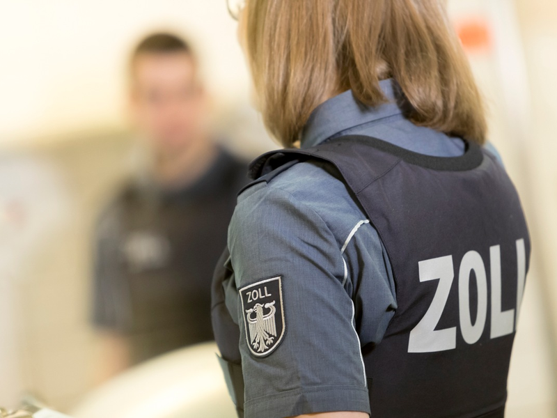 HZA-N: Finanzkontrolle Schwarzarbeit prüft: illegaler Aufenthalt - Foto: Zoll, presseportal.de