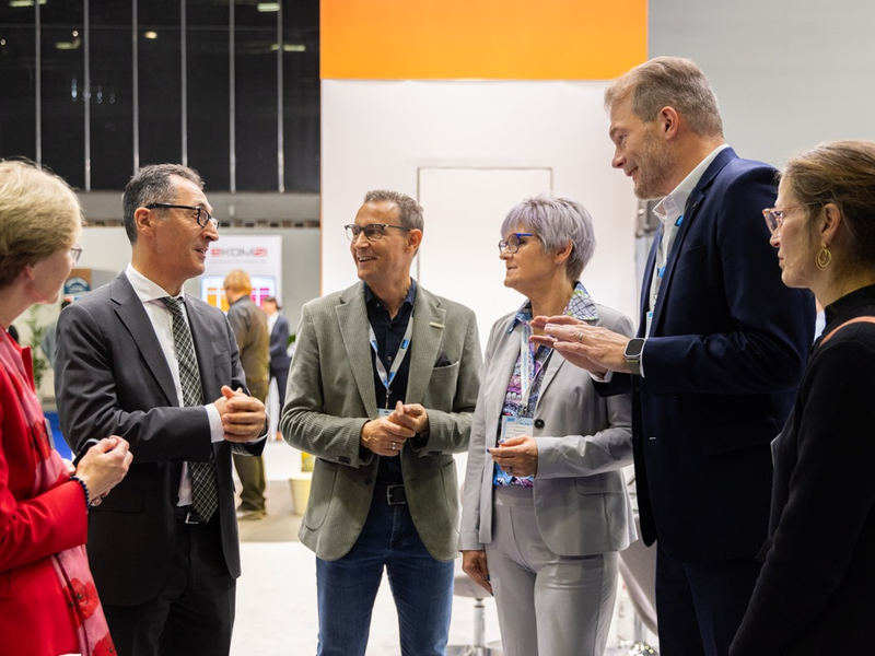 Starke VITAKO Präsenz bei Smart Country Convention: Besuch von BM Cem Özdemir am Stand, erfolgreiche Partnerschaften, Veranstaltungen & innovative Impulse für Digitalisierung im öffentlichen Sektor - Foto: presseportal.de