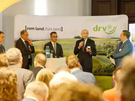 Fachausschuss-Vorsitzender Frank Jentzer: Weinbau steht vor großen Herausforderungen, die einen umfassenden Transformationsprozess unabdingbar machen - Foto: presseportal.de