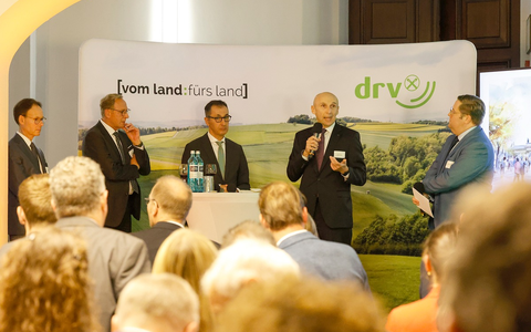 Fachausschuss-Vorsitzender Frank Jentzer: Weinbau steht vor groĂen Herausforderungen, die einen umfassenden Transformationsprozess unabdingbar machen - Foto: presseportal.de Fachausschuss-Vorsitzender Frank Jentzer: Weinbau steht vor groĂen Herausforderungen, die einen umfassenden Transformationsprozess unabdingbar machen - Foto: presseportal.de