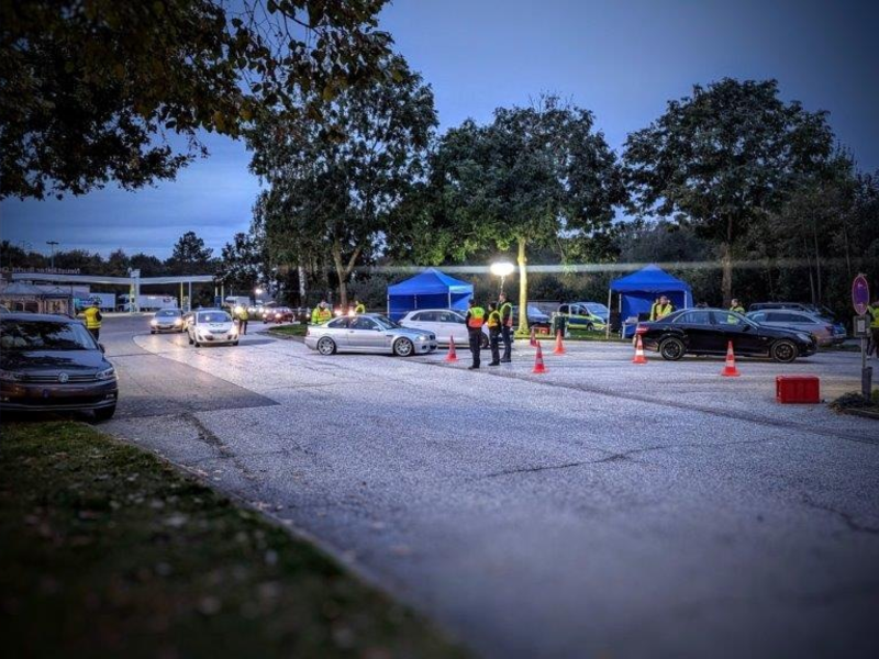 BPOL-KI: Gemeinsame Vollkontrolle der Landespolizei, Bundespolizei und des Zolls auf der Bundesautobahn 1 - Foto: presseportal.de