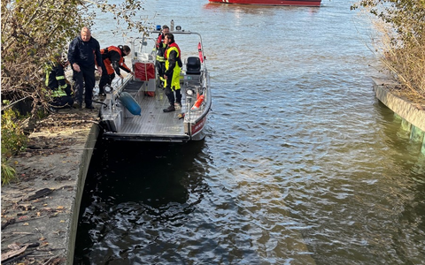 FW-BN: Feuerwehr rettet Hund aus dem Rhein - Bild: presseportal.de