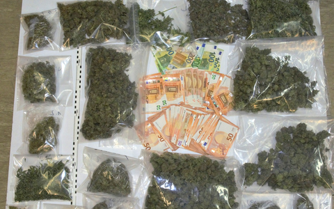 POL-HM: Gemeinsame Pressemitteilung der Staatsanwaltschaft Hildesheim und des Polizeikommissariats Holzminden zur Sicherstellung großer Mengen Cannabis - Foto: presseportal.de POL-HM: Gemeinsame Pressemitteilung der Staatsanwaltschaft Hildesheim und des Polizeikommissariats Holzminden zur Sicherstellung großer Mengen Cannabis - Foto: presseportal.de
