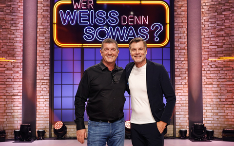 Vom Europameister zum Quizmeister: Thomas Helmer und Thomas Strunz bei Wer weiß denn sowas? - Das Wissensquiz vom 4. bis 8. November 2024, um 18:00 Uhr im Ersten - Foto: presseportal.de