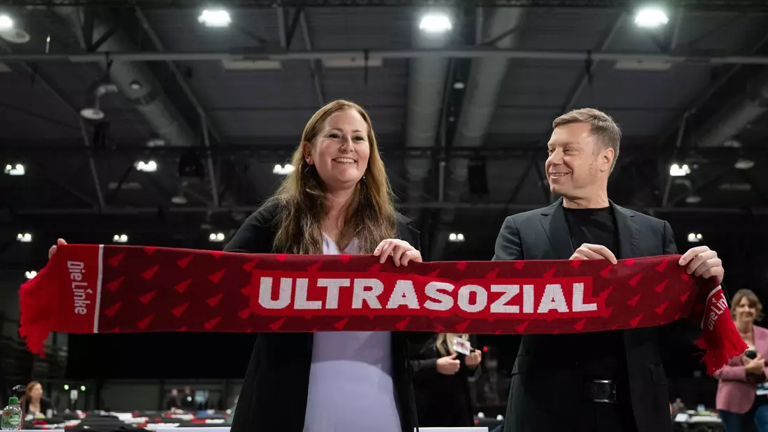 Ines Schwerdtner und Jan van Aken wollen die Linke aus der Krise führen. - Bild: Hendrik Schmidt/dpa