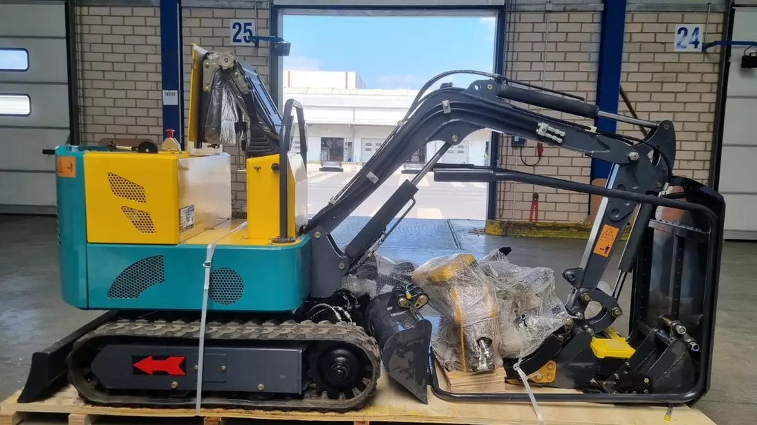 HZA-AC: Zoll stoppt Einfuhr eines Minibaggers Verstoß gegen Sicherheitsbestimmungen und Konformität - Bild: presseportal.de