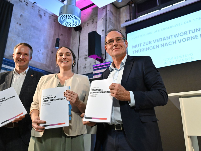 Die Sondierungsgespräche für eine Brombeer-Koalition in Thüringen sind abgeschlossen. Noch sind Fragen offen.  - Foto: Martin Schutt/dpa