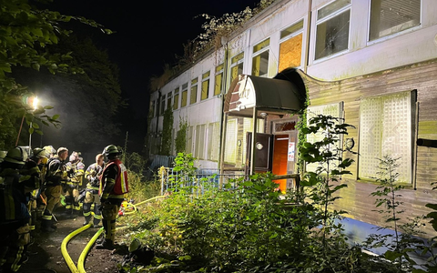 FW-E: Brand in einem leerstehenden Schwimmbad löst Großeinsatz aus - Foto: presseportal.de