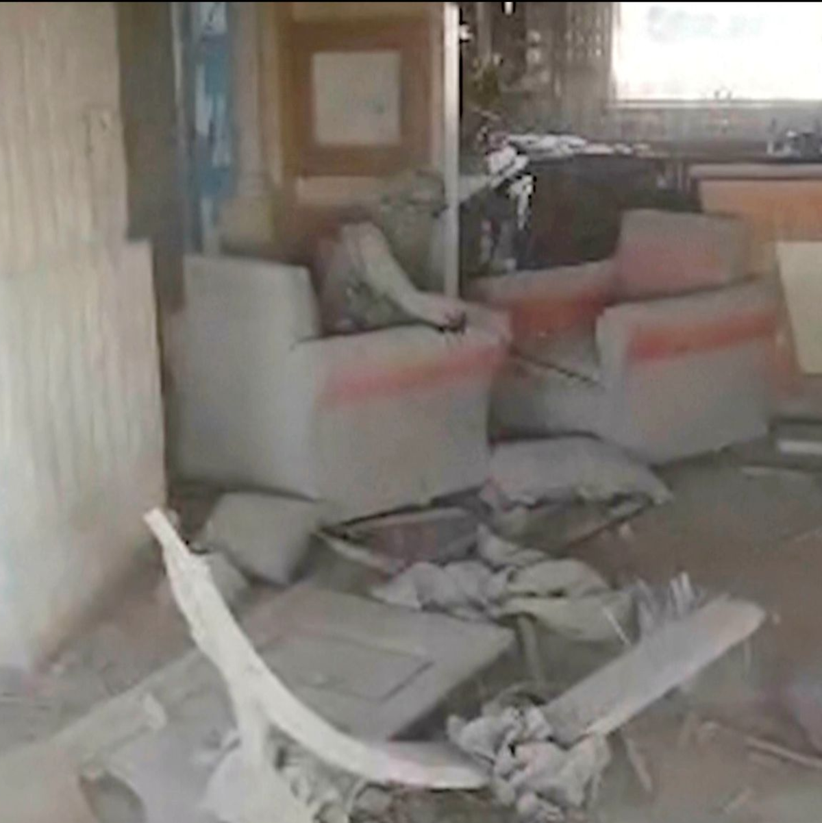 Das vom israelischen Militär veröffentlichte Bild soll Sinwar kurz vor seinem Tod zeigen.  - Foto: Uncredited/IDF via AP/AP